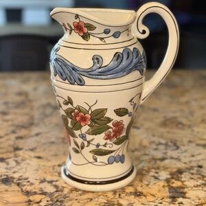 Vintage Floral Ceramic wall pocket vase